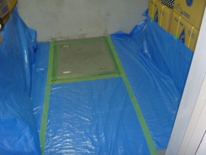 1.ポンプ交換のため、床養生